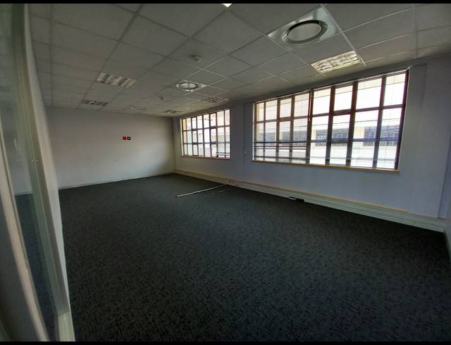 780M² OFFICE TO LET IN BRYANSTON